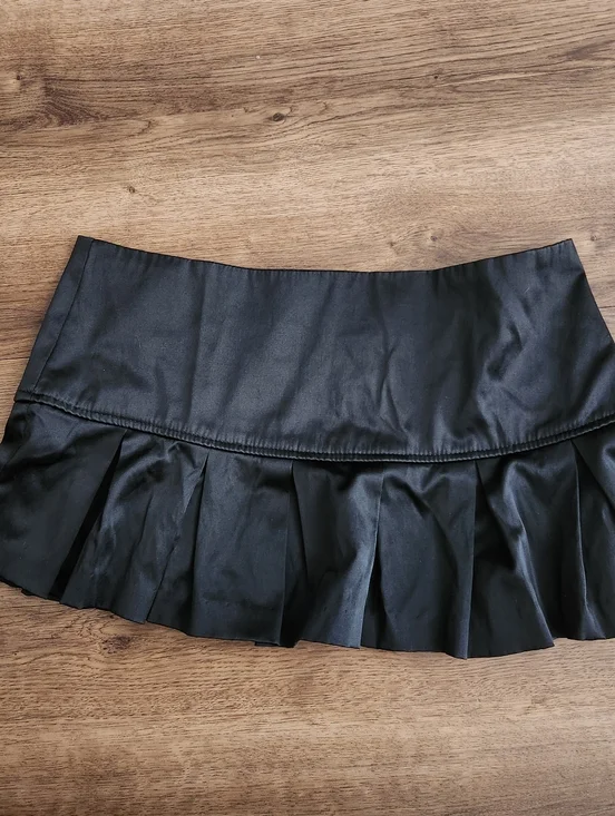 Y2K Wet Seal Black Pleated Micro Mini Skirt Low Rise Side Button - Picture 2 of 3